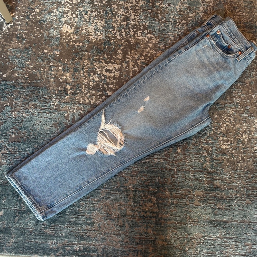 Levi's Women's Distressed Wedgie Straight Leg Light Wash Jeans Size 27 - Picture 7 of 15